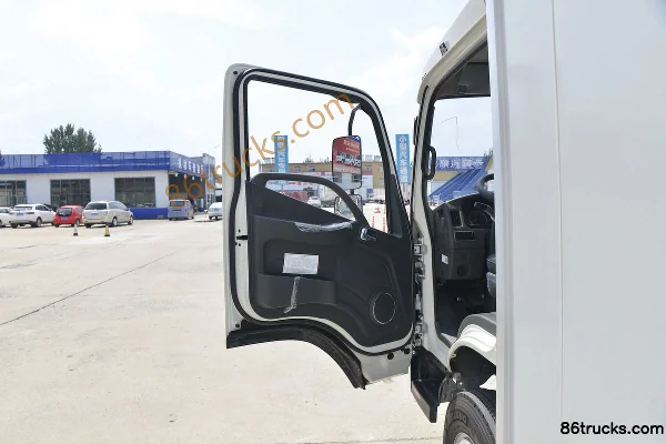 Foton Times Linghang H2 132hp 4X2(6 wheels) 4.15m Single Row Box Light Truck (China VI) Cab (1) | 86Trucks