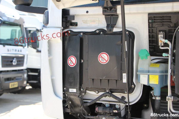 Sinotruk Sitrak C5H Medium Truck 350hp 8X4(12 wheels) Detachable Container Garbage Truck (China VI)(6-speed)(Beizhongdian Brand) Chassis (2)