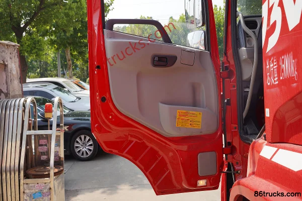 Dongfeng Changxing D3 260 hp 6X2(8 wheels) 6.8m Wing Van Truck (High Top) Cab (2) | 86Trucks