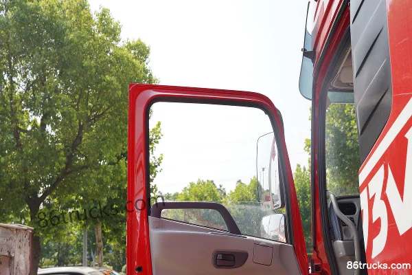 Dongfeng Changxing D3 260 hp 6X2(8 wheels) 6.8m Wing Van Truck (High Top) Cab (1) | 86Trucks