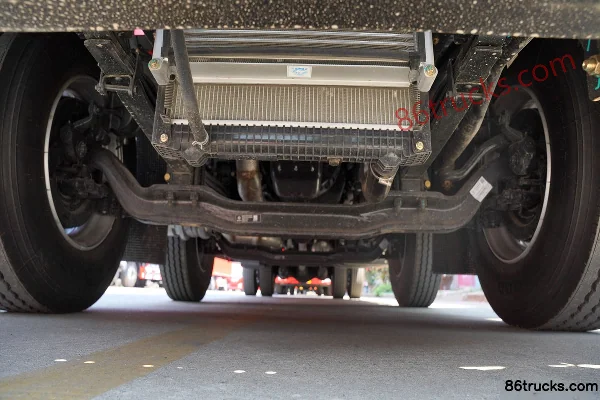 Dongfeng Changxing D3 260 hp 6X2(8 wheels) 6.8m Wing Van Truck (High Top) Chassis (1) | 86Trucks