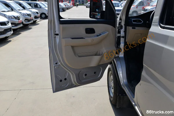 Changan Kuayue Xinbao T5 Comfort Edition 1.6L Gasoline 122hp 4X2(6 wheels) 2.71m Double Row Flatbed Mini Truck (Single Rear Wheel)(China VI)