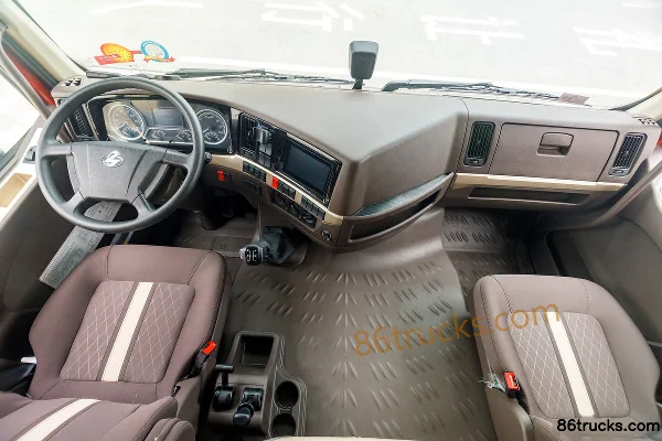 Dongfeng Liuqi Chenglong H5 Heavy Truck 6X4(10 wheels) Battery Swap Tractor Truck 350kWh Cab (3) | 86Trucks
