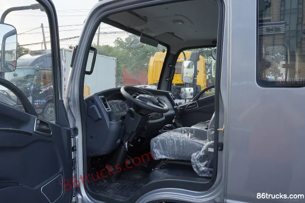 JAC Weilink K5 130 hp 4X2(6 wheels) 3.85m semi-sleeper flatbed light truck (China VI) Cab (3) | 86Trucks