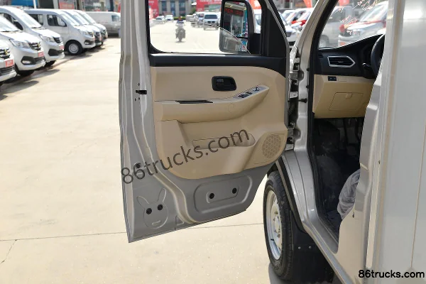Changan Kuayue Xinbao T5 Comfort Edition 1.6L CNG 105hp 4X2(6 wheels) 3.185m Single Row Van Mini Truck (China VI) Cab (2) | 86Trucks