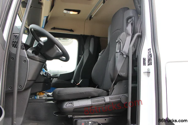 Mercedes-Benz Arocs 1833 4X2(6 wheels) Engineering Truck Chassis (China VI) Cab (3) | 86Trucks