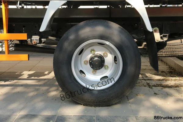 JMC Shunwei Narrow Body 127hp 4X2(6 wheels) 4.22m Single-row Flatbed Light Truck (China VI)(Air Brake)(Ratio 6.142) Chassis (1) | 86Trucks
