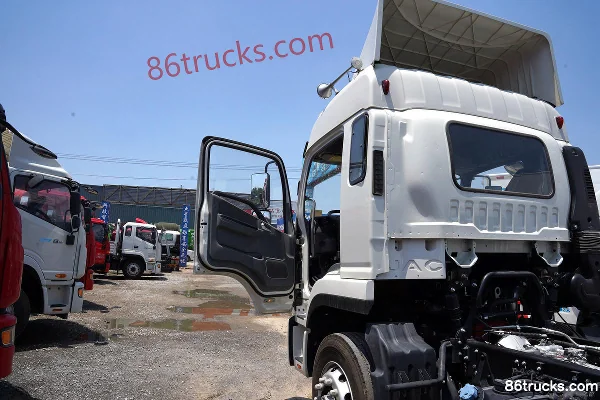 JAC Dewos Q9 195 ch 4X2(6 roues) 7,8 m camion porteur à benne à ouverture latérale (China VI) Cabine (1) | 86Trucks