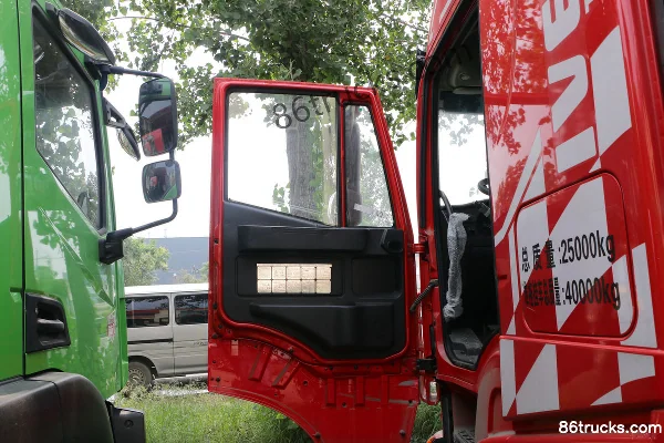 SAIC Hongyan Genlyon C6 Heavy Truck PRO 460 hp 6X4(10 wheels) Tractor Truck (China VI) Cab (1) | 86Trucks