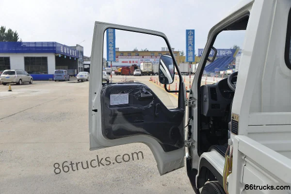 Foton Xiaoyun 7 115hp 4X2(6 wheels) 3.67m Single Row Dump Truck Cab (1) | 86Trucks