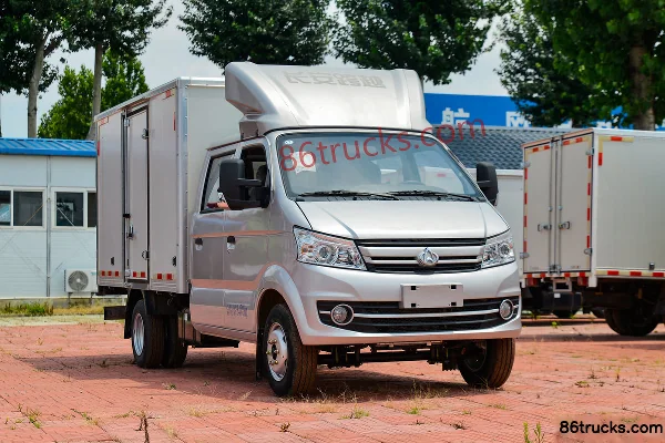 Changan Kuayue Wang X5 PLUS Deluxe 2L 144hp 4X2(6 wheels) Gasoline 3.035m Double Row Van Mini Truck Exterior