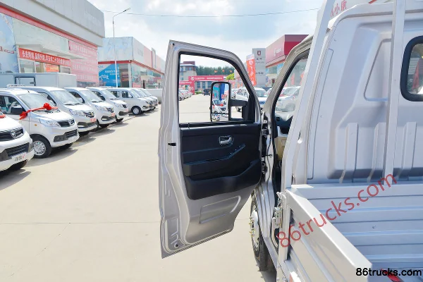 Changan Kuayue Wang X5 standard version 1.6L 122 hp 4X2(6 wheels) 3.6m single-row flatbed micro truck (China VI) Cab (1) | 86Trucks