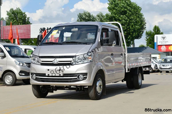 Changan Kuayue Wang X5 PLUS Comfort Version 88hp 4X2(6 wheels) 3.05m double-row flatbed truck Exterior (3) | 86Trucks