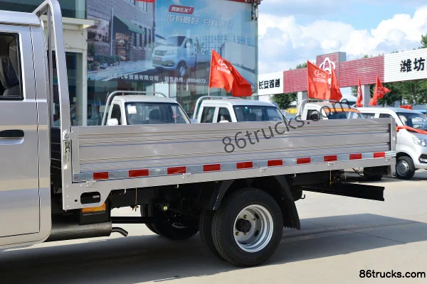 Changan Kuayue Wang X5 PLUS Comfort Version 88hp 4X2(6 wheels) 3.05m double-row flatbed truck Body (1) | 86Trucks