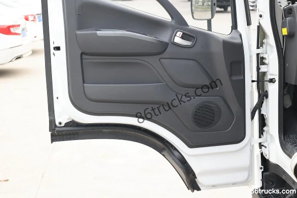 Foton Auman S1 158hp 4X2(6 wheels) 4.08m Refrigerated Truck Cab (3) | 86Trucks