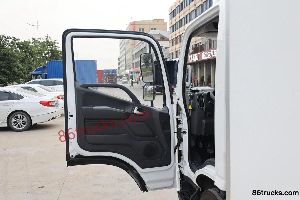 Foton Auman S1 158hp 4X2(6 wheels) 4.08m Refrigerated Truck Cab (1) | 86Trucks