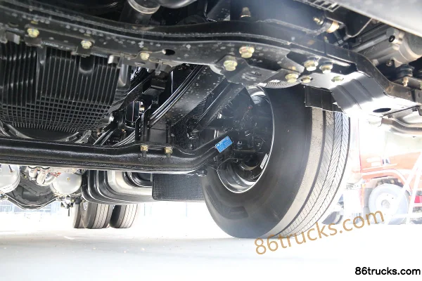 SHACMAN Cummins Longxiang Elite Edition 490 hp 6X4(10 wheels) Tractor Truck (China VI) Chassis (3) | 86Trucks