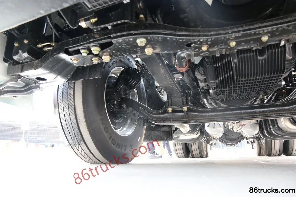 SHACMAN Cummins Longxiang Elite Edition 490 hp 6X4(10 wheels) Tractor Truck (China VI) Chassis (2) | 86Trucks