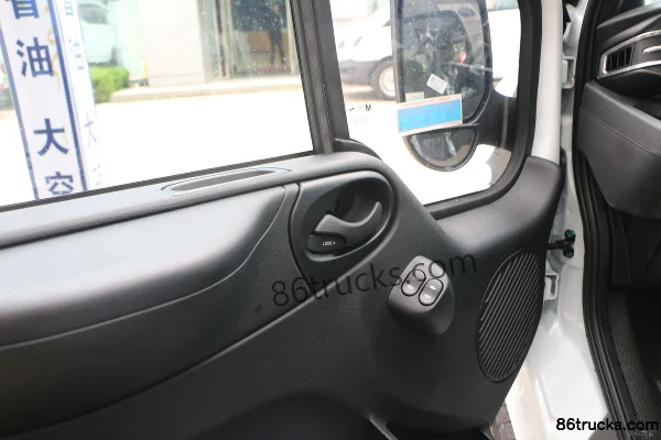 JMC Fushun 2023 Commercial Transport 146hp 6-Seat Short Wheelbase 2.0T Diesel Mid-High Roof Multi-Purpose Passenger Vehicle (China VI) Cab (
