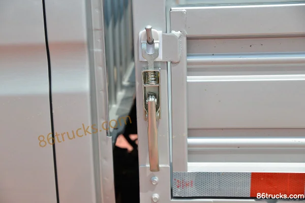 Changan Kuayue Wang X1 standard 1.3L 91 ch 4X2(6 roues) essence 3.05m camion plateau simple cabine (roue arrière simple) (China VI) Carrosse