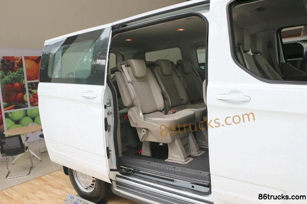 JMC New Transit 2020 Model 122hp 9-Seat Short Wheelbase 2.0T Diesel Low Roof Multi-Purpose Commercial Vehicle Cargo Box (1) | 86Trucks