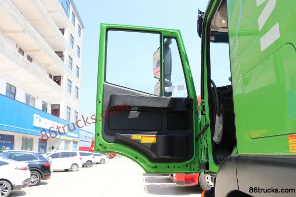 SAIC Hongyan Genlyon C6 Heavy-Duty 480 hp 8X4(12 wheels) 7.8m Dump Truck (China VI) Cab (1) | 86Trucks