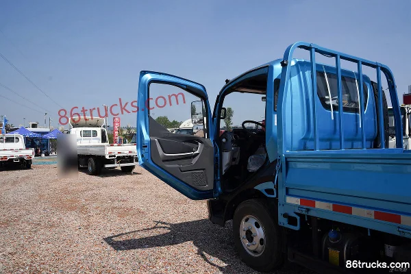 Feidi W5 130hp 4X2(6 wheels) 4.18m Single Row Flatbed Light Truck (China VI) Cab (1) | 86Trucks