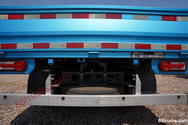 Feidi W5 130hp 4X2(6 wheels) 4.18m Single Row Flatbed Light Truck (China VI) Body (2) | 86Trucks