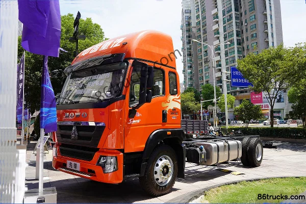 Sinotruk HOWO G5X medium truck 2019 model 210hp 4X2(6 wheels) 6.75m half-panel stake cargo truck Exterior (3) | 86Trucks
