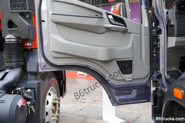 Sinotruk HOWO Tongshuai 170hp 4X2(6 wheels) 5.75m Row Half Flatbed Cargo Truck Cab (3) | 86Trucks