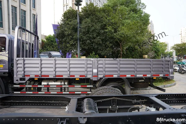 Sinotruk HOWO Tongshuai 170hp 4X2(6 wheels) 5.75m Row Half Flatbed Cargo Truck Body (1) | 86Trucks