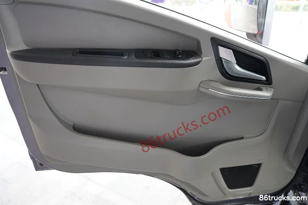 Sinotruk HOWO Tongsai 130 hp 4X2(6 wheels) 4.15 m Single Row Van Light Truck (China VI) Cab (3) | 86Trucks