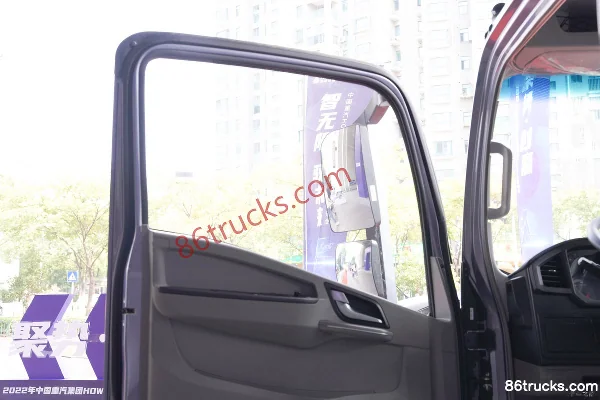 Sinotruk HOWO Tongsai 130 hp 4X2(6 wheels) 4.15 m Single Row Van Light Truck (China VI) Cab (2) | 86Trucks
