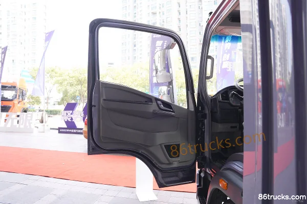 Sinotruk HOWO Tongsai 130 hp 4X2(6 wheels) 4.15 m Single Row Van Light Truck (China VI) Cab (1) | 86Trucks