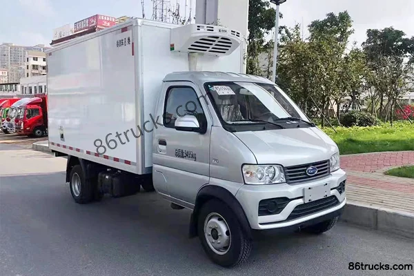 Karry Youjin T70L 1.5L 116 hp 4X2(6 wheels) 3.26m Refrigerated Truck Exterior
