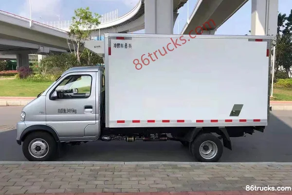 Karry Youjin T70L 1.5L 116 hp 4X2(6 wheels) 3.26m Refrigerated Truck Exterior (3) | 86Trucks