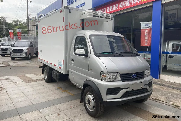 Karry Youjin T70L 1.5L 116 hp 4X2(6 wheels) 3.26m Refrigerated Truck Exterior (2) | 86Trucks