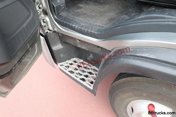 Dongfeng Duolika D6-L Super Power Edition 140hp 4X2(6 wheels) 4.17m Single Row Van Light Truck (China VI) Cab (2) | 86Trucks