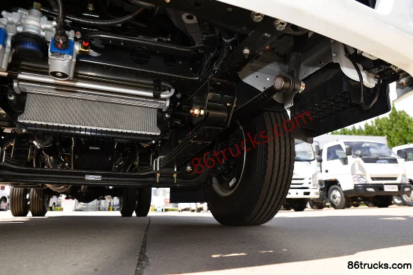 Jiangxi Isuzu Yifang EC7 Flagship Edition 116hp 4X2(6 wheels) 4.2m single-row flatbed light truck (hydraulic brake)(China VI) Chassis (3)