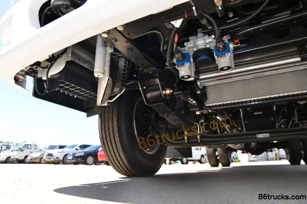 Jiangxi Isuzu Yifang EC7 Flagship Edition 116hp 4X2(6 wheels) 4.2m single-row flatbed light truck (hydraulic brake)(China VI) Chassis (2)