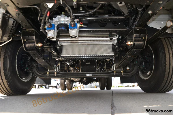 Jiangxi Isuzu Yifang EC7 Flagship Edition 116hp 4X2(6 wheels) 4.2m single-row flatbed light truck (hydraulic brake)(China VI) Chassis (1)