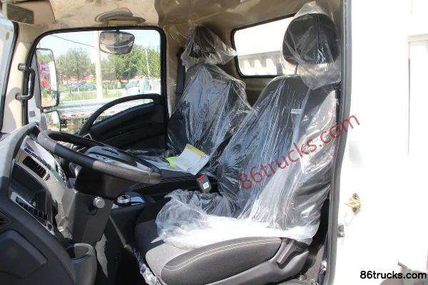 Yutong Medium Body 4.2m single-row pure electric van light truck 90.236kWh 4X2(6 wheels) Interior (3) | 86Trucks