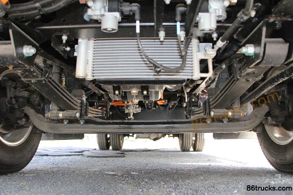 Yutong Medium Body 4.2m single-row pure electric van light truck 90.236kWh 4X2(6 wheels) Chassis (1) | 86Trucks