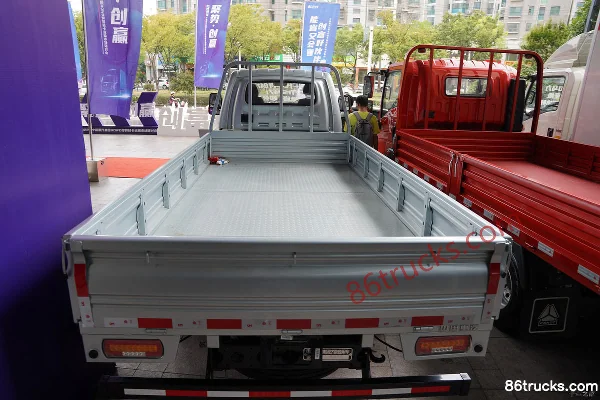 Sinotruk HOWO Xiaojiang 115hp 4X2(6 wheels) 3.6m Single Row Flatbed Light Truck Body (2) | 86Trucks