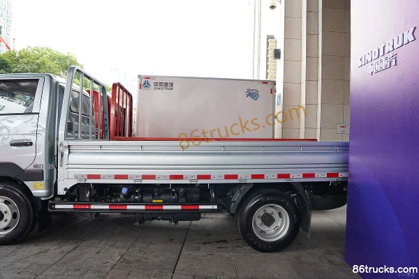 Sinotruk HOWO Xiaojiang 115hp 4X2(6 wheels) 3.6m Single Row Flatbed Light Truck Body (1) | 86Trucks