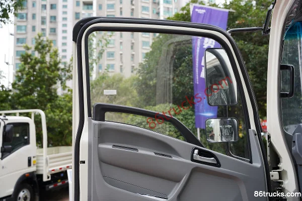 Sinotruk HOWO Zhuimeng 140 hp 4X2(6 wheels) 4.15m Single Row Van Light Truck (Fast Gear 6-speed)(China VI) Cab (2) | 86Trucks