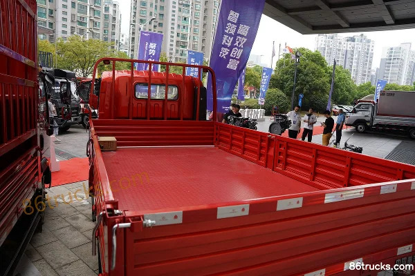 Sinotruk HOWO Hanjiang 130 ch 4X2(6 roues) camion léger plateau simple cabine AMT automatique 4.15 m Carrosserie (3) | 86Trucks