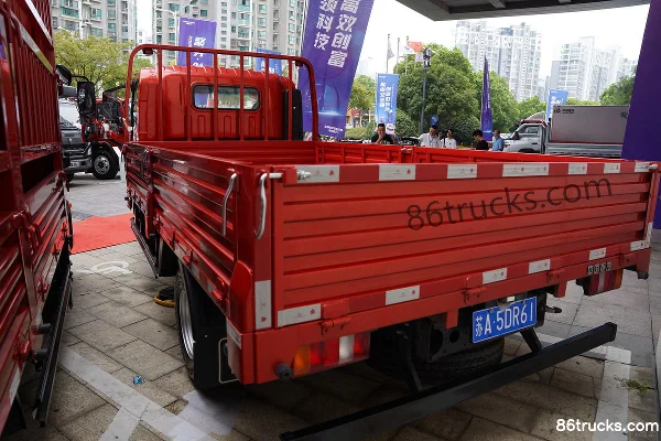 Sinotruk HOWO Hanjiang 130 ch 4X2(6 roues) camion léger plateau simple cabine AMT automatique 4.15 m Carrosserie (2) | 86Trucks