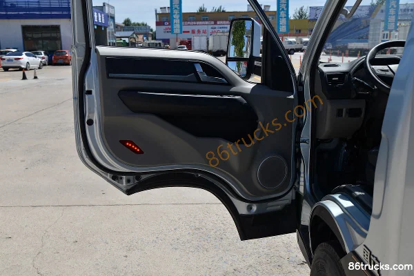 Sinotruk HOWO Xiaoshuai 130hp 4X2(6 wheels) 3.6m Single Row Van Light Truck (Hydraulic Brake) Cab (2) | 86Trucks