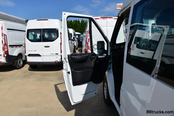 JMC Fushun 2023 Commercial Transport 146hp 6-Seat Short Wheelbase 2.0T Diesel Mid-High Roof Multi-Purpose Passenger Vehicle (China VI) Cab (